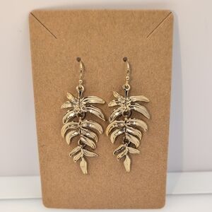 Elegant Gold-Toned Leaf Earrings New Without Tag Condition